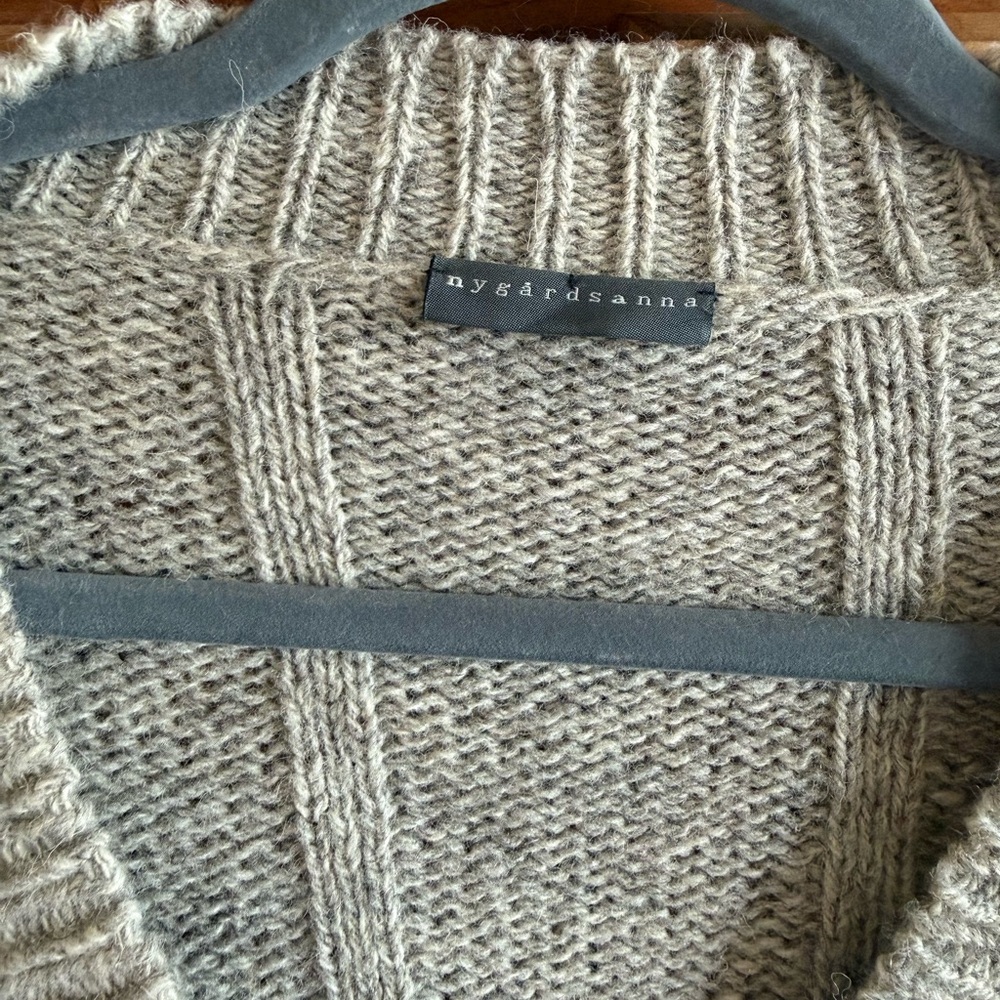 Nygårdsanna (100% undyed British Wool) Cable Knit Cardigan Sweater - Picture 2 of 6